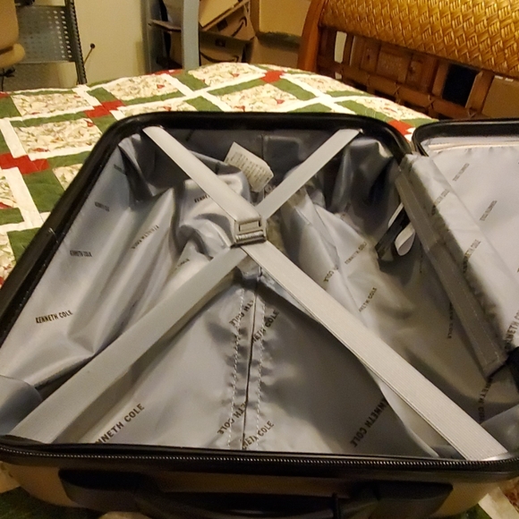 SUITCASE - Picture 5 of 8